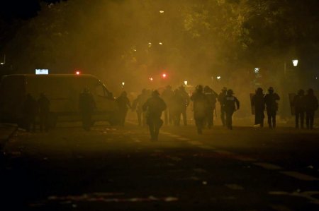 Париж в огне: погромы в центре французской столицы (ФОТО, ВИДЕО)