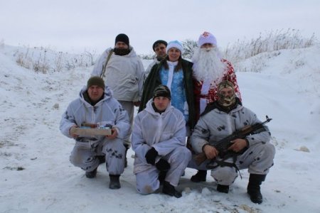 Новогодний хоровод в окопах Донбасса