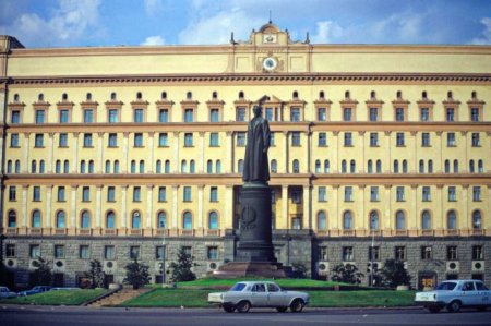 Общественная палата Москвы объявила голосование по установке памятника на Лубянке