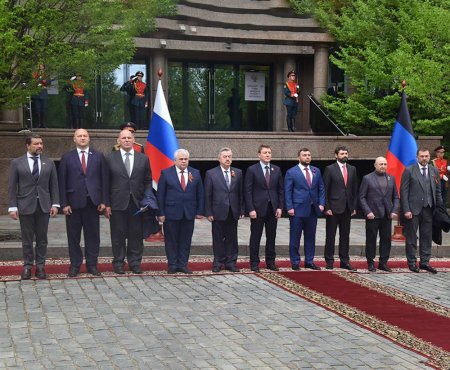 Глава ДНР встретил делегации из дружественных стран, прибывшие на День Республики (ФОТО)