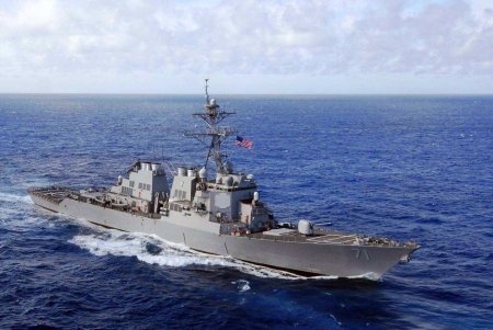 Американский эсминец: стоит в Одессе или идёт к Крыму?