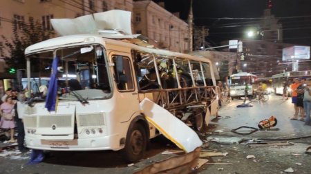 В Воронеже взорвался автобус, пострадали 14 человек | Момент взрыва в маршрутке попал на видео
