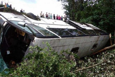 Жуткое ДТП: пассажирский автобус сорвался с высоты 200 м, множество погибших (ФОТО, ВИДЕО)