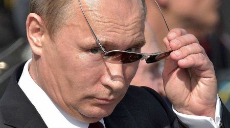 В Британии обвинили «шпиона Путина» в краже формулы COVID-вакцины