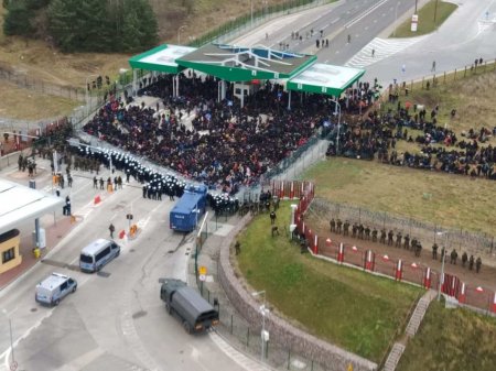 МВД Польши: мигранты готовятся к штурму границы