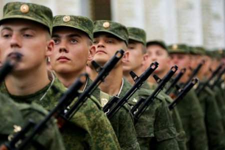 Граждане РФ, живущие в ДНР и ЛНР, могут служить в Армии России