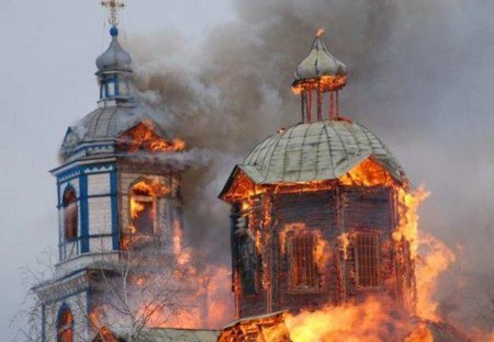 Освобождение Донбасса: кто поджег деревянный скит Святогорской лавры (ВИДЕО)
