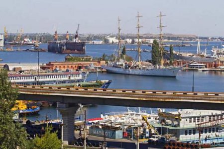 Первое судно с украинским зерном вышло из Одессы (ВИДЕО)