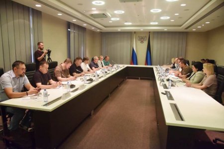 Глава ДНР обсудил подготовку Республики к новому учебному году (ФОТО)