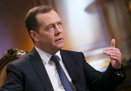Медведев: Германия объявила России гибридную войну и удивляется проблемам с газом