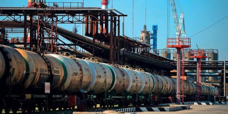 В Японии назвали оскорбительной идею потолка цен на нефть из России