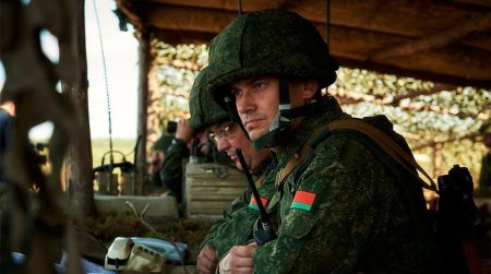Ракетное подразделение армии Белоруссии выдвигается на стартовую позицию