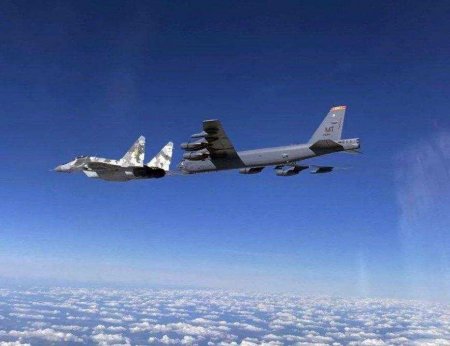 Странный манёвр ядерного бомбардировщика ВВС США в 200 км от Петербурга (КАРТА)