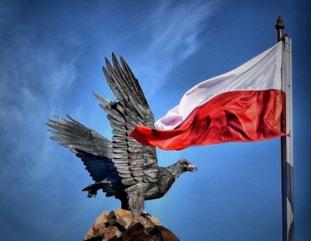 Польша стала театральными подмостками для бродячих политкомедиантов