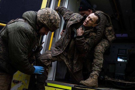 Офицер ВСУ жестоко избил раненого солдата (ФОТО)
