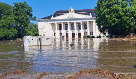 Почти 6 тысяч человек эвакуированы из затопленных районов Херсонской област ...