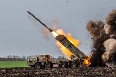 Враг наступает на Запорожском, Донецком и Южно-Донецком фронтах, Армия России отражает атаки