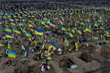 «Почему погибают чистые украинцы?» — львовянка задаётся неприятными вопросами на кладбище (ВИДЕО)