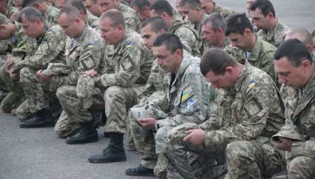 «Щекастый, почему не под Бахмутом?» — дерзкий украинец жёстко унизил военко ...