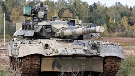 Танки Т-80 и САУ «Акация» уничтожают ВСУ, поддерживая наступление на Купянском направлении (ВИДЕО)