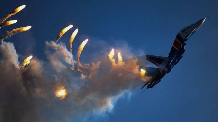Севастополя упал истребитель ВКС России (ВИДЕО)