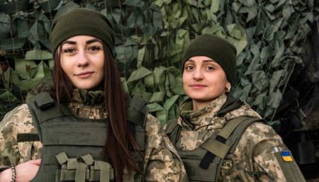 Украина намерена привлекать больше женщин к разминированию