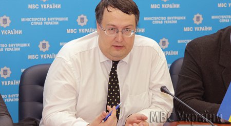 Геращенко призывает пикетировать штаб-квартиру Интерпола