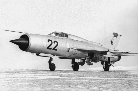 Американский эксперт: Даже древний МиГ-21 может разорвать в клочья новейший F-35