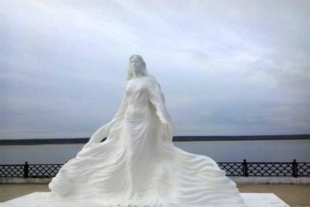 «Красавица Лена»: В якутском Олекминске появился памятник реке Лене