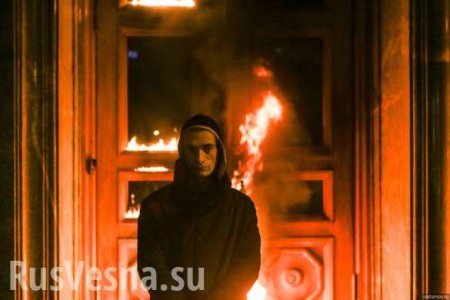 В Москве задержали скандального «художника» Павленского при попытке поджога здания ФСБ на Лубянке (ВИДЕО, ФОТО)