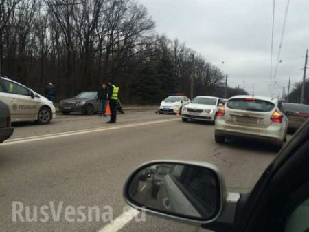 На Харьковщине полицейский автомобиль протаранил Мерседес, есть пострадавший (ФОТО)