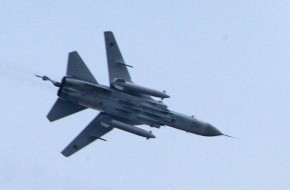 Российские Су-24 чуть не сбили мачту американского эсминца