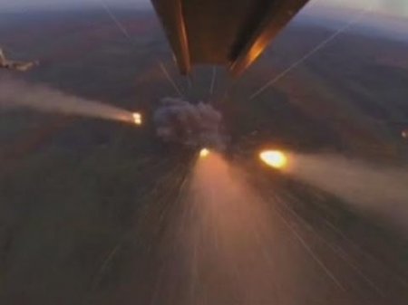 Су-25 стирают с лица земли бронетехнику «врага»: кадры из кабины