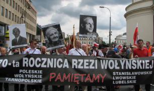 Поляки требуют от своего правительства перестать заигрывать с необандеровской Украиной