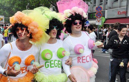 Толерантность, доведенная до абсурда: Нидерланды пошли дальше создания гомосексуальной семьи