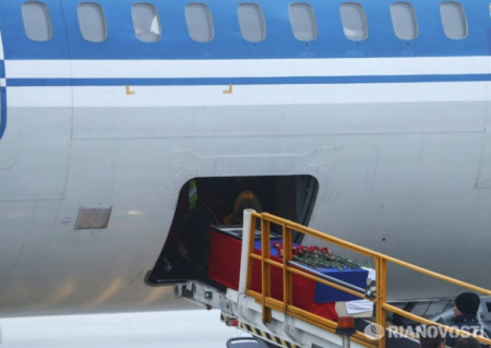 Самолёт с телом российского посла приземлился в Москве (+ФОТО)