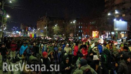 В Румынии возобновились многотысячные антиправительственные протесты (ФОТО, ВИДЕО)
