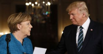 Трамп и Меркель обсудили ситуацию на востоке Украины