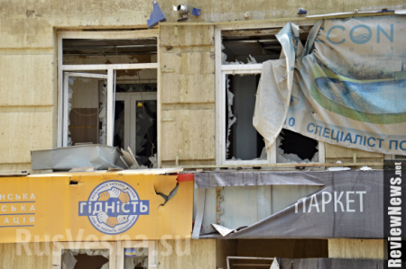 Зрелищные кадры: В Киеве прорвало напорную трубу, пострадали автомобили и здания, местных жителей эвакуируют (ФОТО, ВИДЕО)