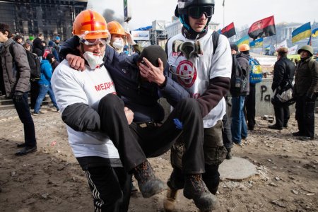 Майдан № 3: Порошенко молчит, а народные избранники прячутся от народа под масками