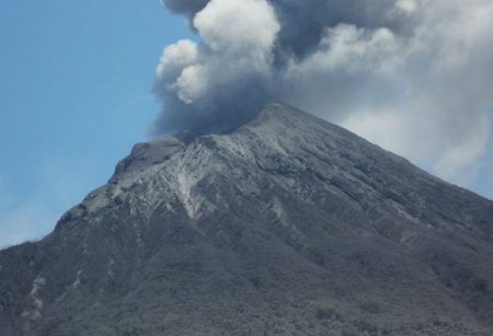 Из-за извержения вулкана Тинакула на островах Риф люди остались без питьево ...