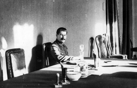 «Человеческая душа — интересный товар»: как Сталин наставлял советских писателей