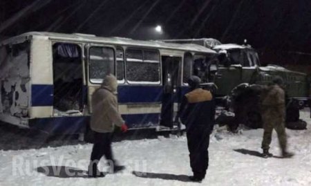 На Донбассе грузовик ВСУ врезался в автобус шахтеров: 17 пострадавших (ФОТО)
