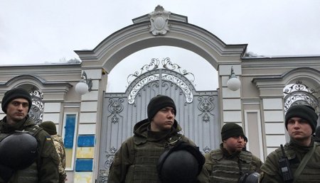 Возле дома Порошенко прошла акция за его отставку