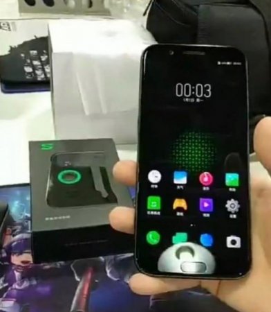 Геймерский смартфон Xiaomi Black Shark показали на живых фотографиях