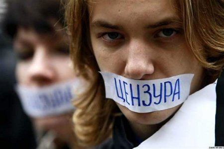 Украина хоронит свободу слова, преследуя российских журналистов