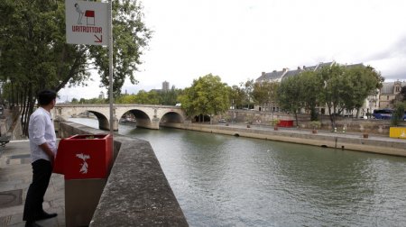 Уличные писсуары в Париже как апофеоз бескультурья (ФОТО)