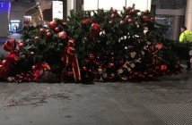 В «Борисполе» упала новогодняя елка