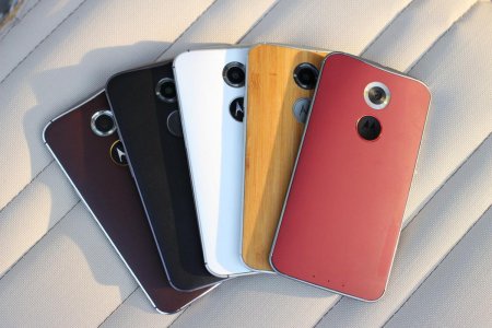 Обнародованы снимки новых смартфонов Motorola Z4 Play и Moto P40 с «дыркой»