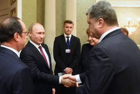 Украинский телеканал получил запрет показывать в эфире рукопожатие Порошенко с Путиным